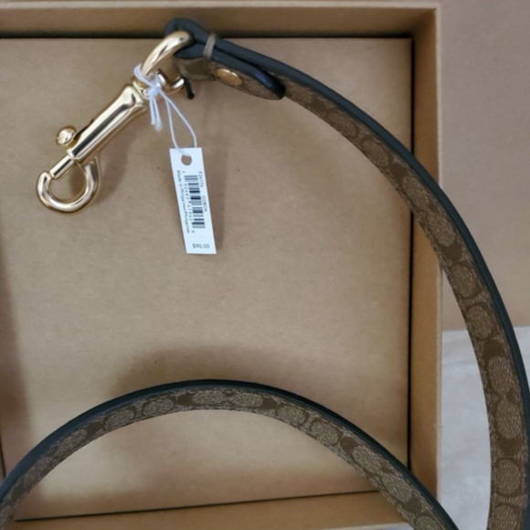 JUST SOLD ELSEWHERE Small Pet Leash Coach Khaki Saddle Signature Cross… - Picture 6 of 7